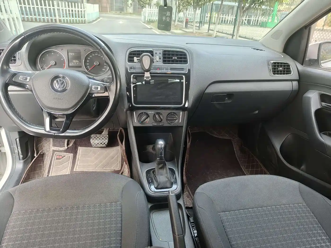 Volkswagen Polo 2018 1.5L Auto Safe Drive фото 5