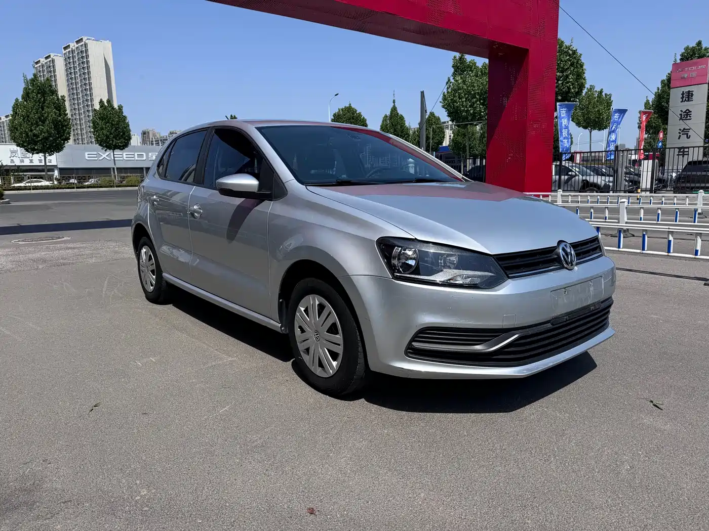 Volkswagen Polo 2014 1.4L Manual Trend Edition фото 3