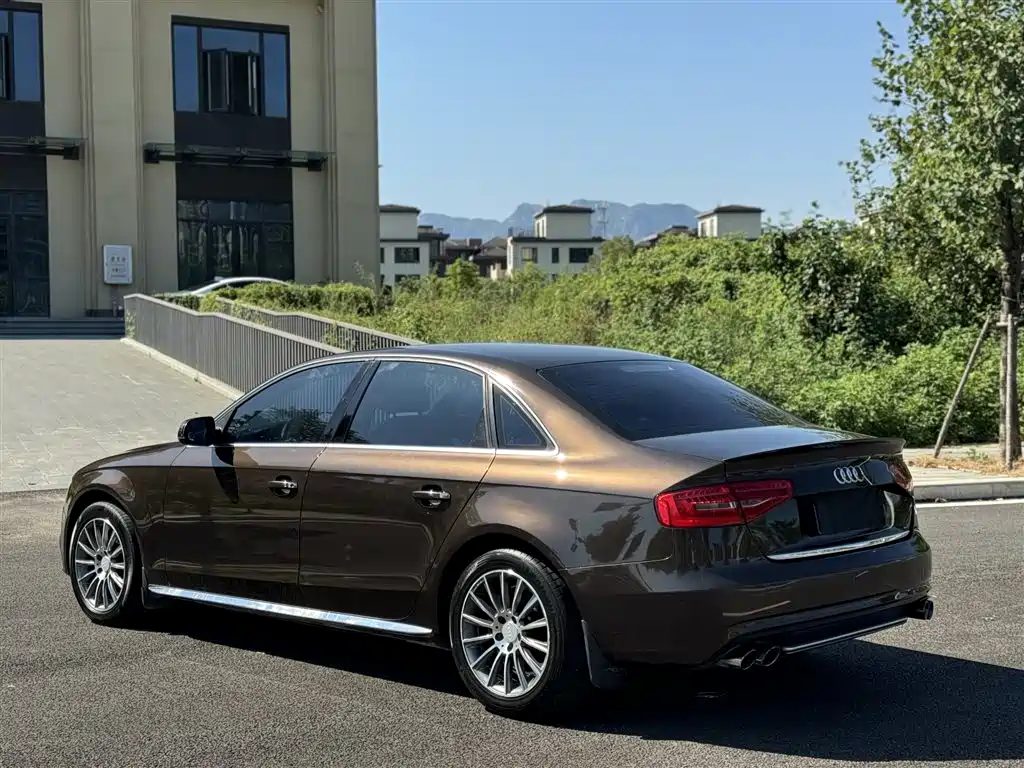 Фото 15 - Audi A4L