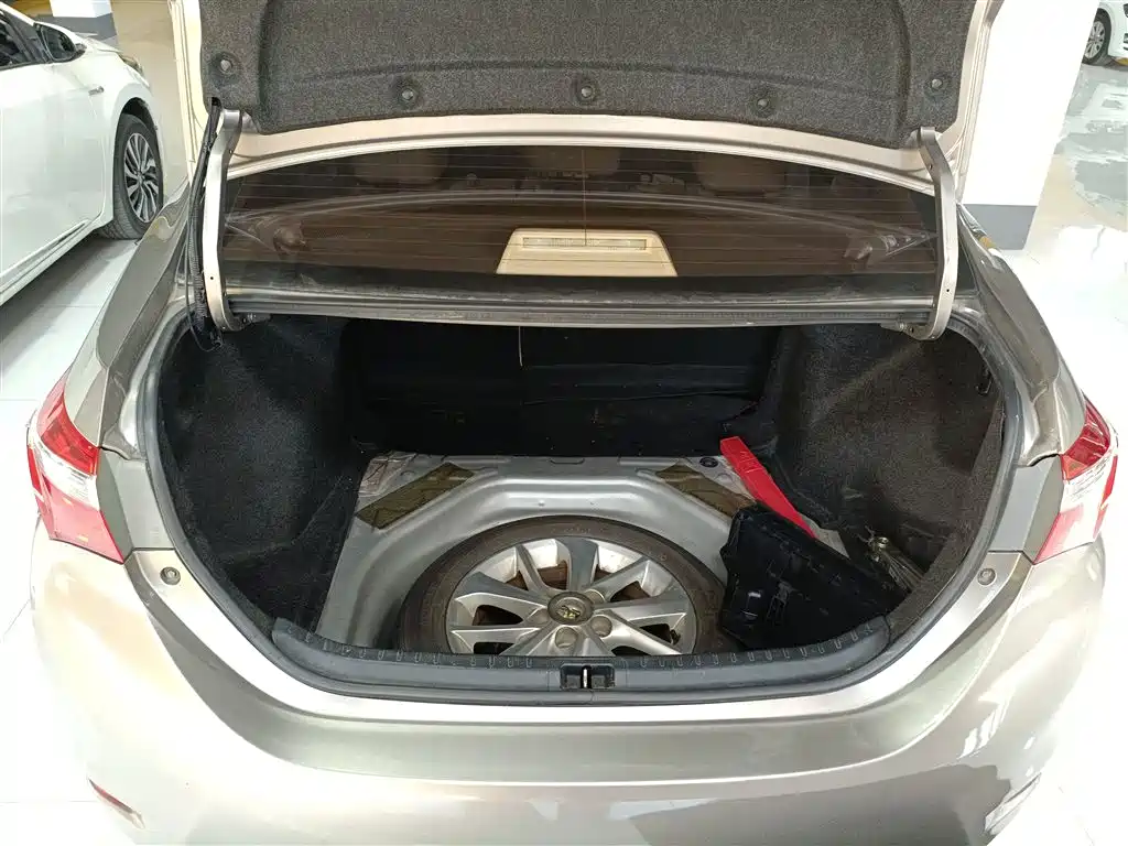 Toyota Corolla 2014 1.8L CVT Supreme Edition фото 15