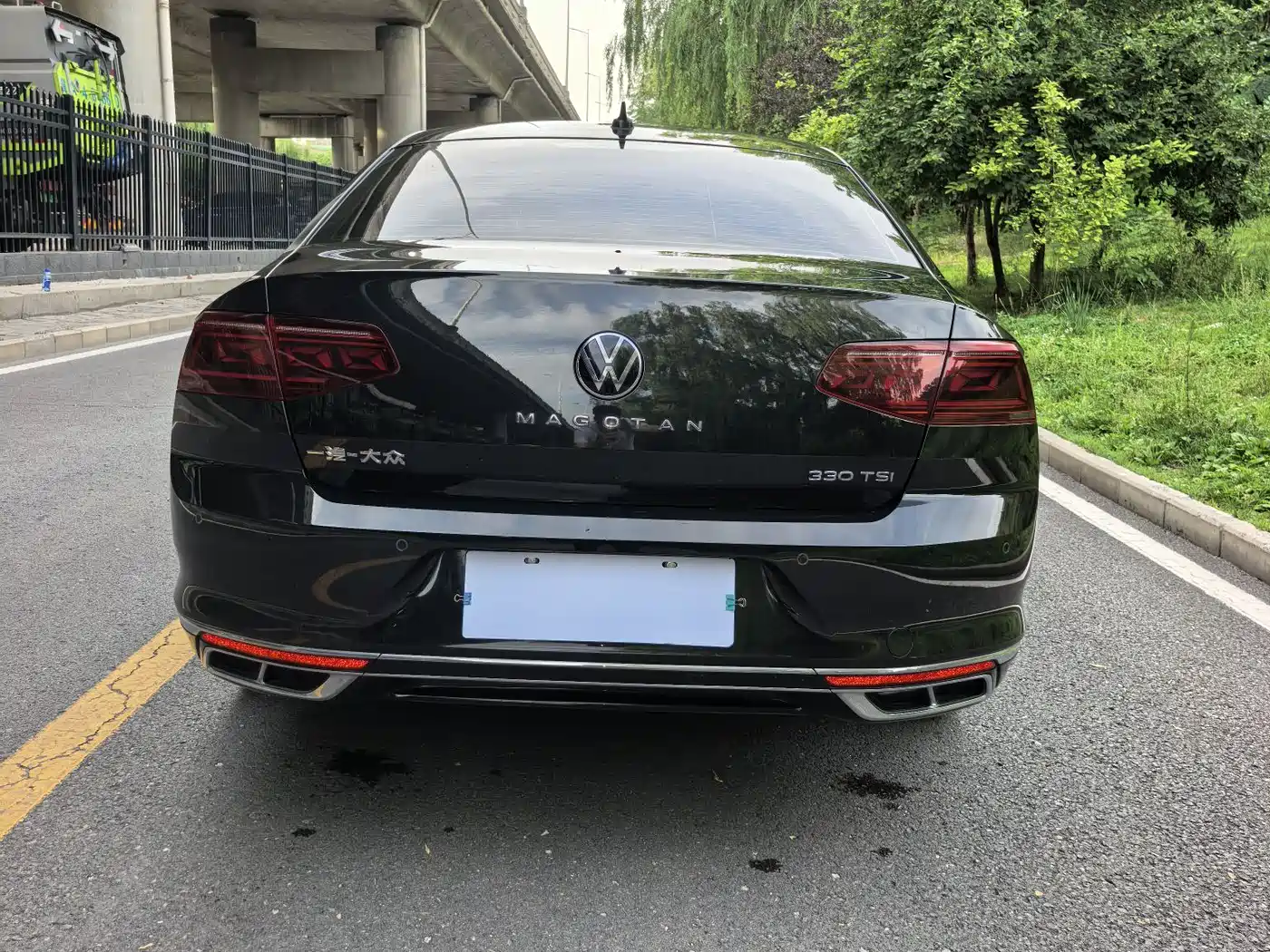 Volkswagen Magotan 2023 Model 2 Million Commemorative Edition 330TSI DSG Luxury фото 5