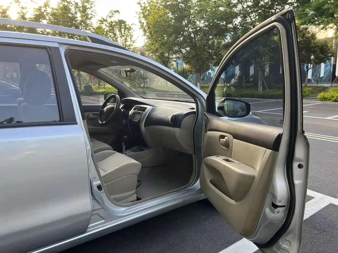 Nissan Livina 2014 2013 1.6XE CVT Comfort