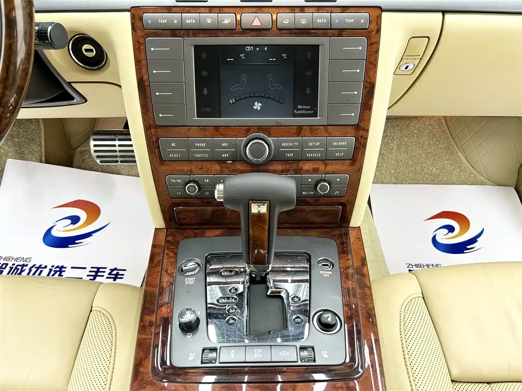 Volkswagen Phaeton 2009 Model 4.2L V8 4-seat Extended Executive Edition фото 16