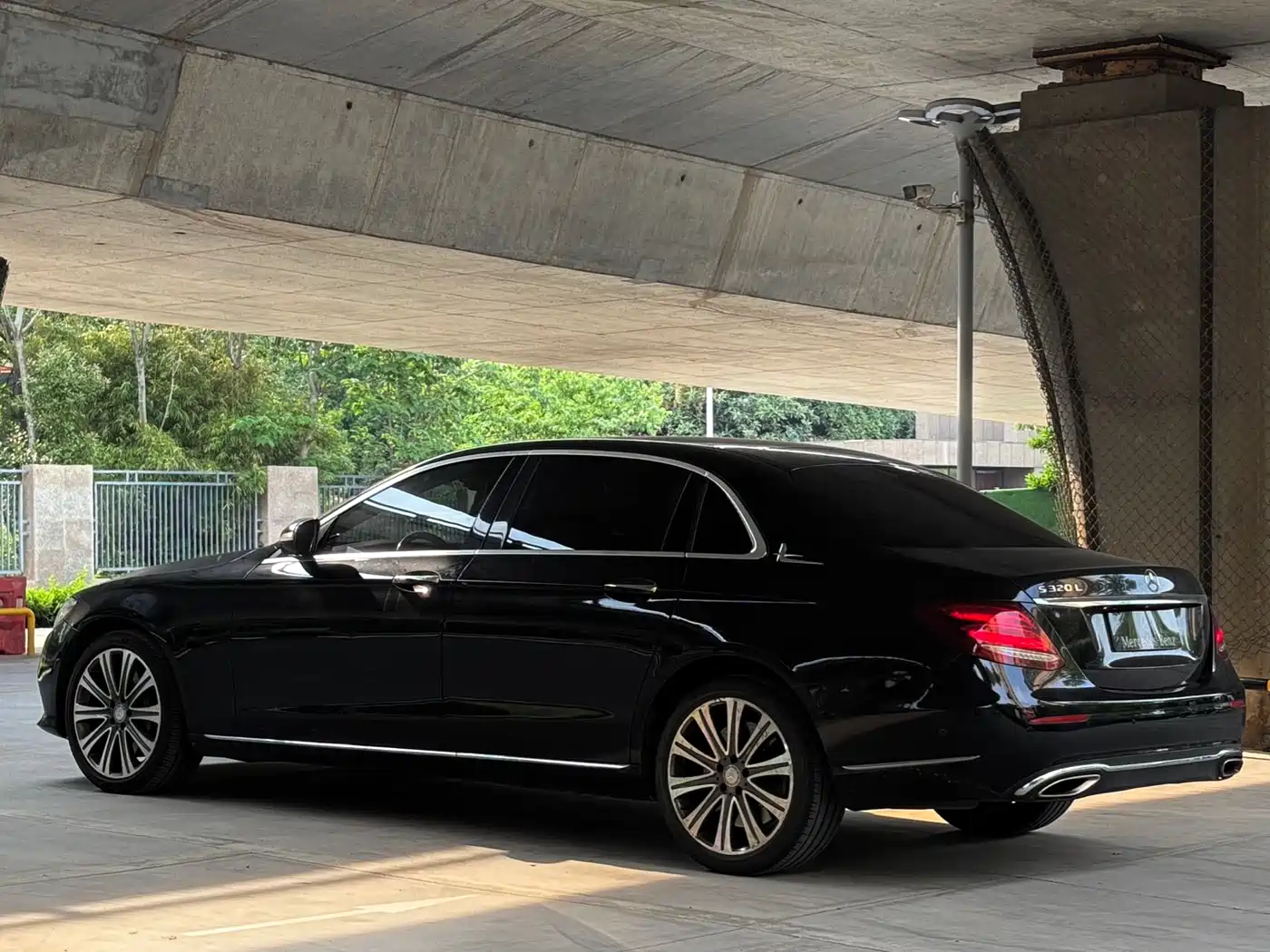 Mercedes-Benz E-Class 2017 Model E 320 L 4MATIC фото 7