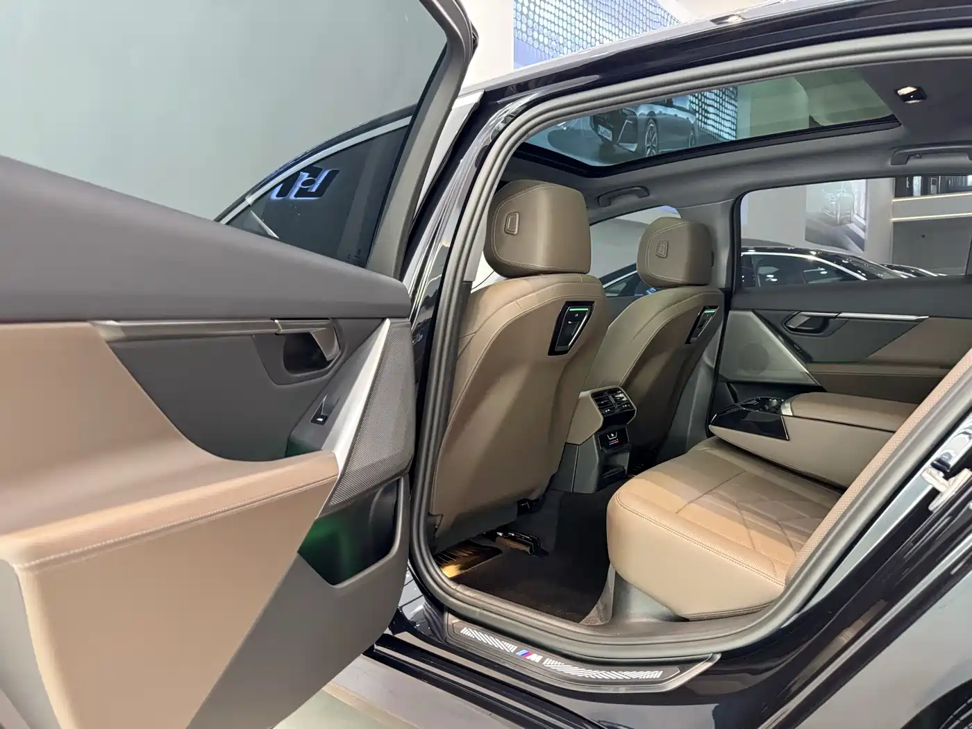 BMW 5 Series 2025 525Li M Sport Package фото 5