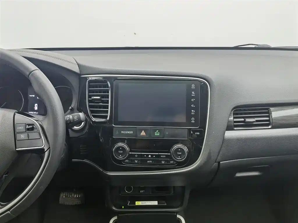 Mitsubishi Outlander 2019 2.4L 4WD Deluxe Edition 5-Seater China VI фото 12