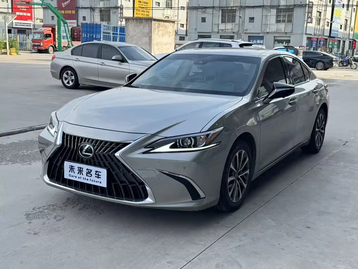 Фото 1 - Lexus ES