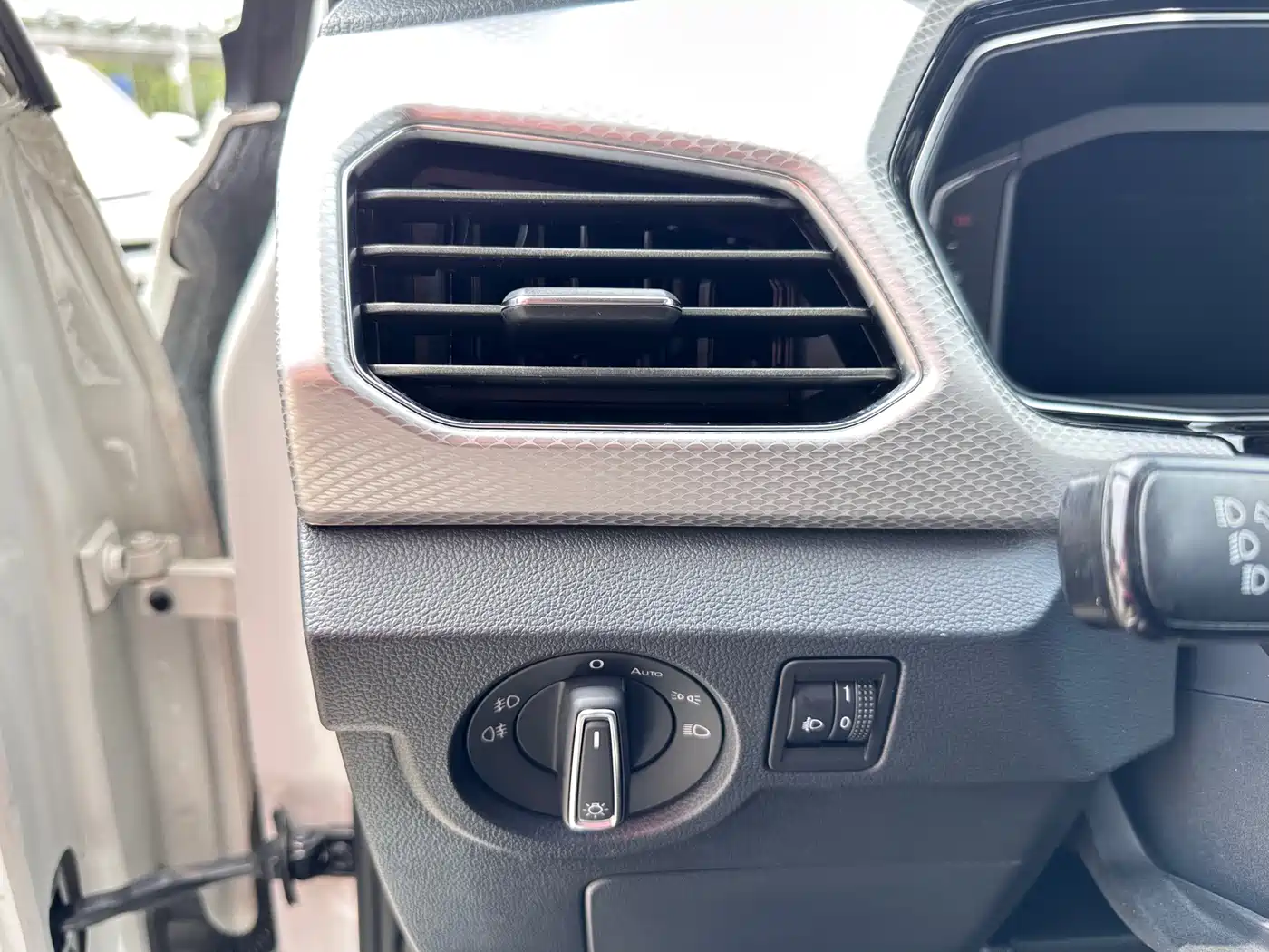 Volkswagen Tanying 2021 1.5L Automatic Smart Connect Edition фото 18