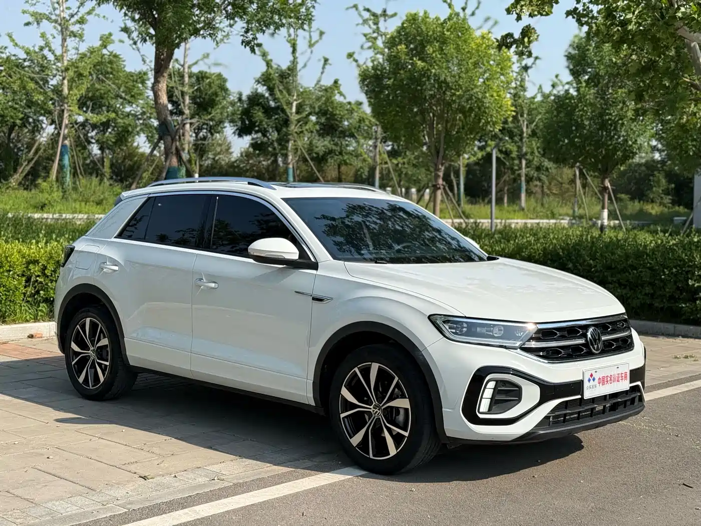 Volkswagen T-ROC 2024 300TSI DSG 2WD Morning Light Edition фото 3
