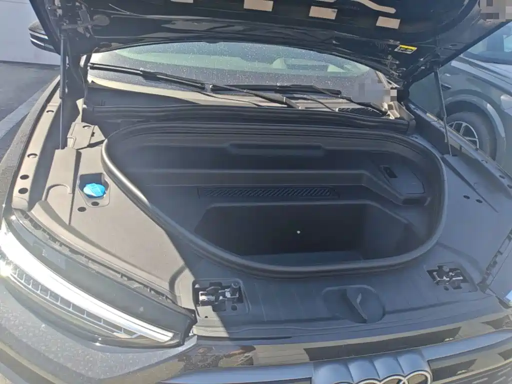 Фото 25 - Audi Q6L e-tron