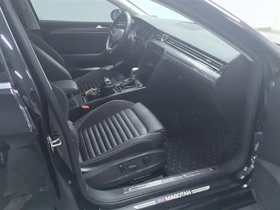 Volkswagen Magotan 2020 330TSI DSG Leading фото 8