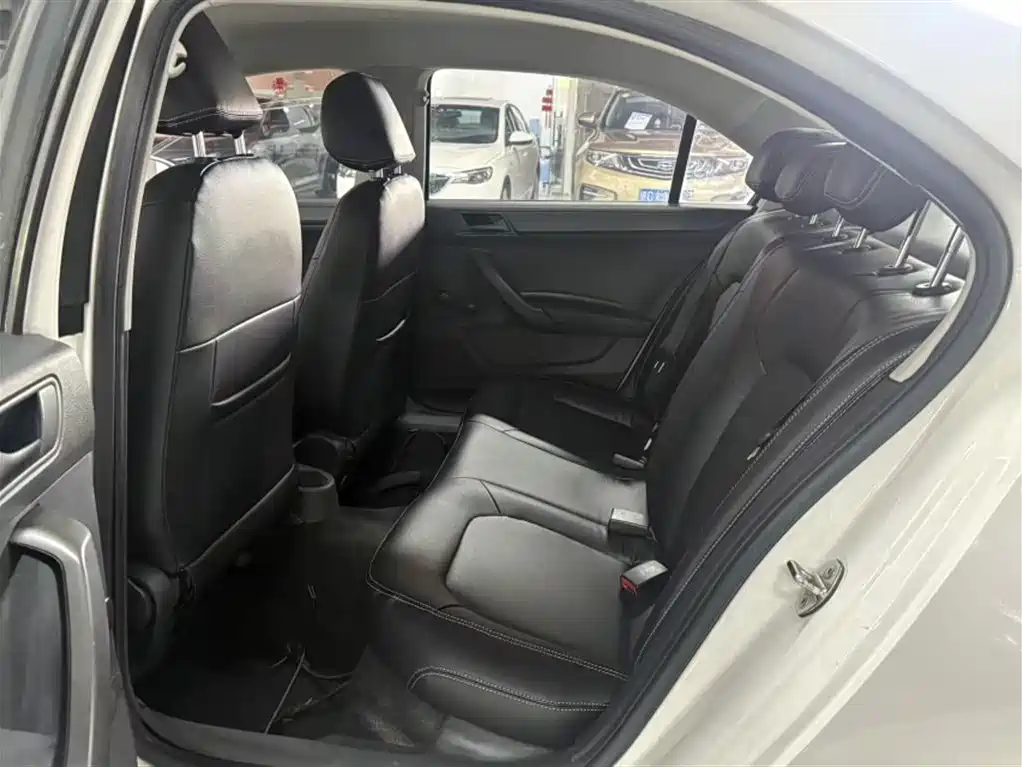 Volkswagen Santana 2015 1.6L Automatic Trend Edition фото 10