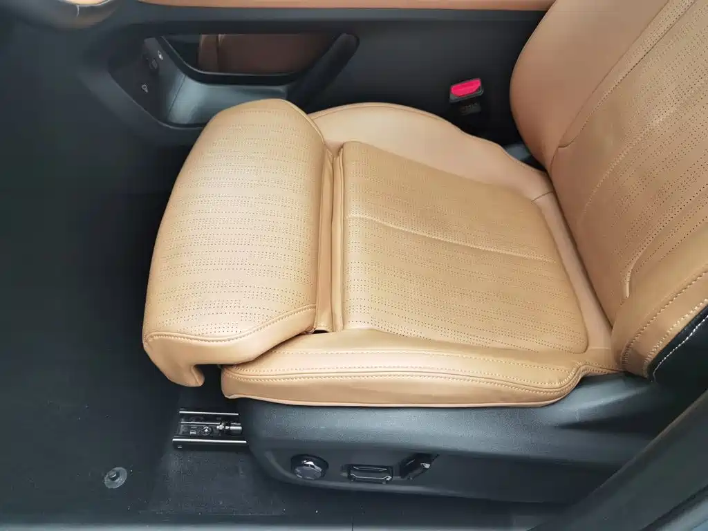 Geely Atlas L 2025 2025 4th Gen 1.5TD DCT Splendor