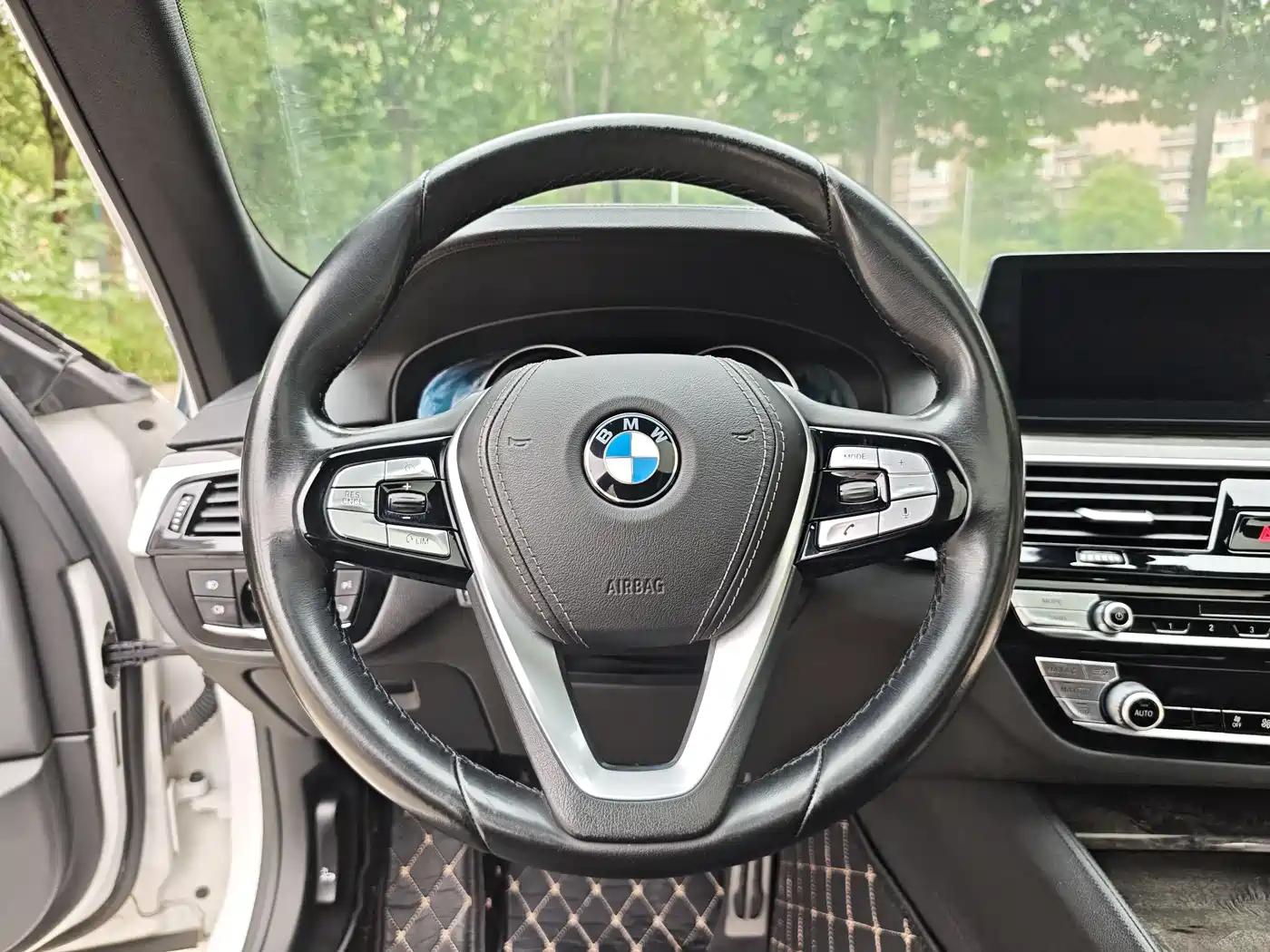 BMW 5 Series 2018 525Li M Sport Package фото 17