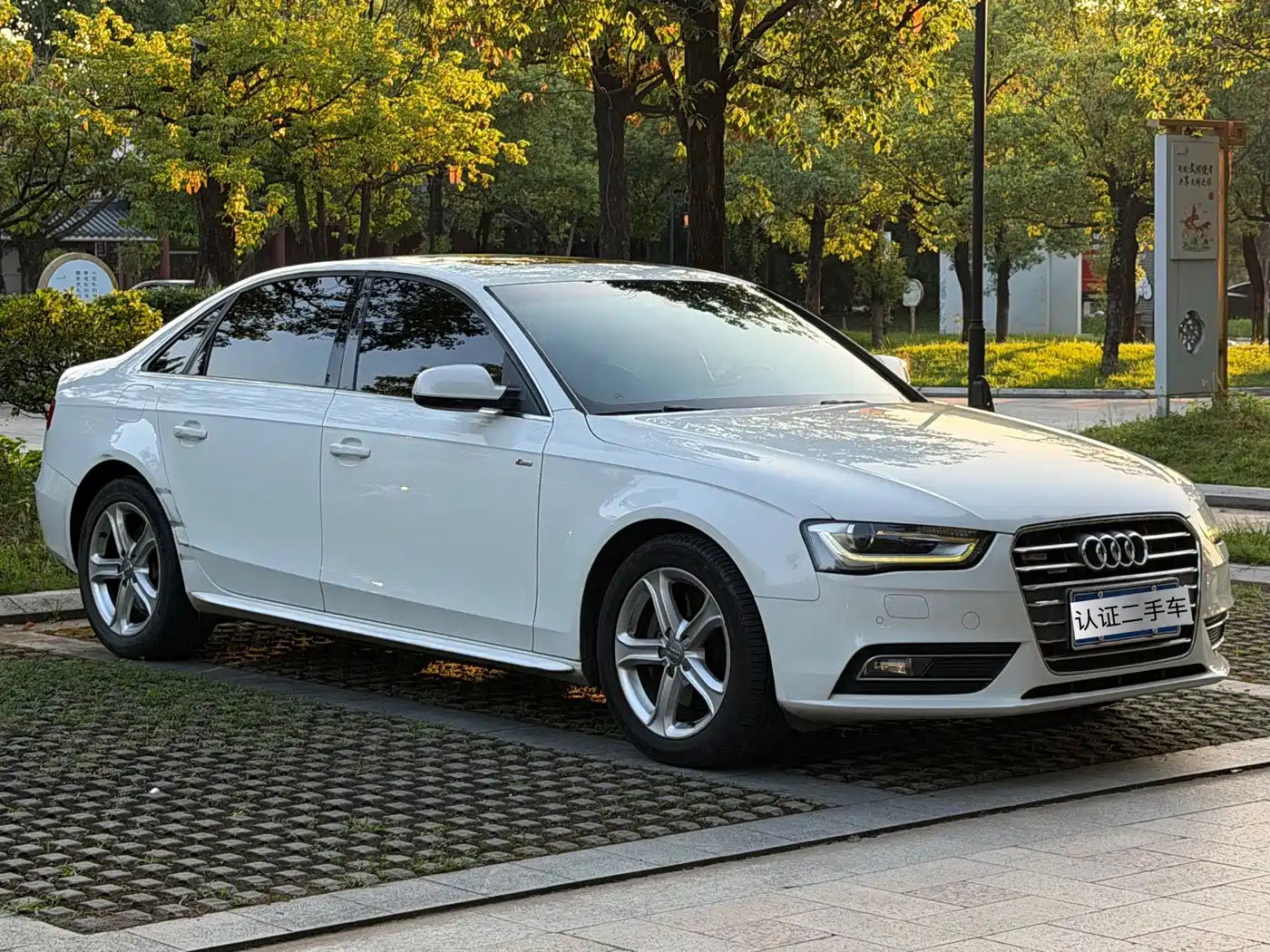 Фото 3 - Audi A4L