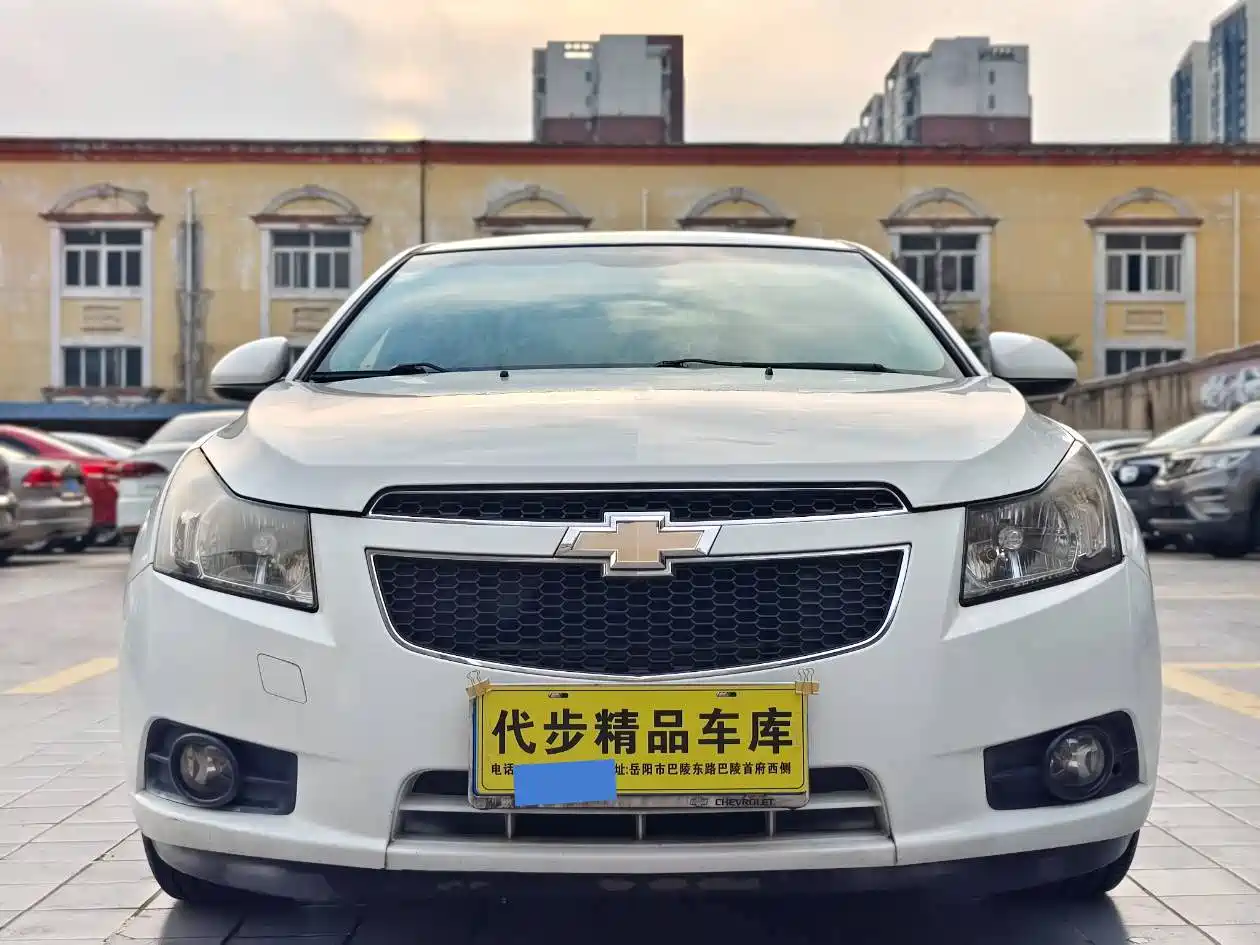 Photo 2 - Chevrolet Cruze