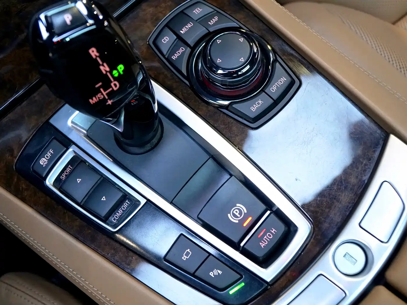 BMW 7 Series 2010 760Li фото 21