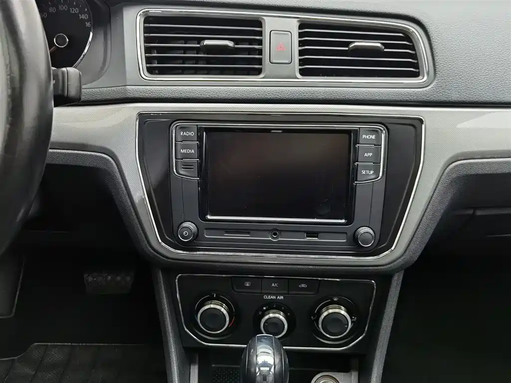 Volkswagen Lavida 2017 1.6L Automatic Comfort Edition фото 12