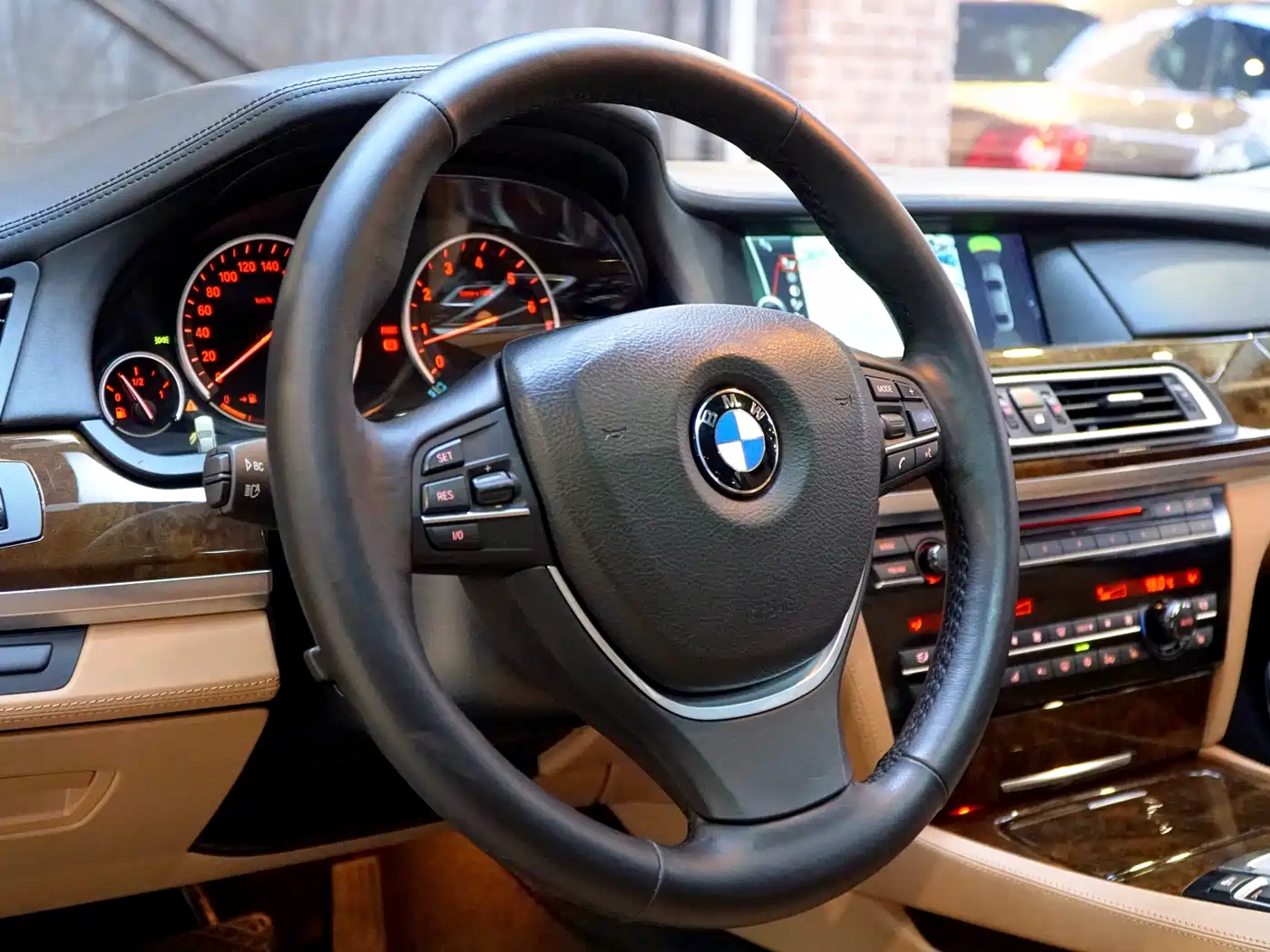 BMW 7 Series 2010 760Li фото 22