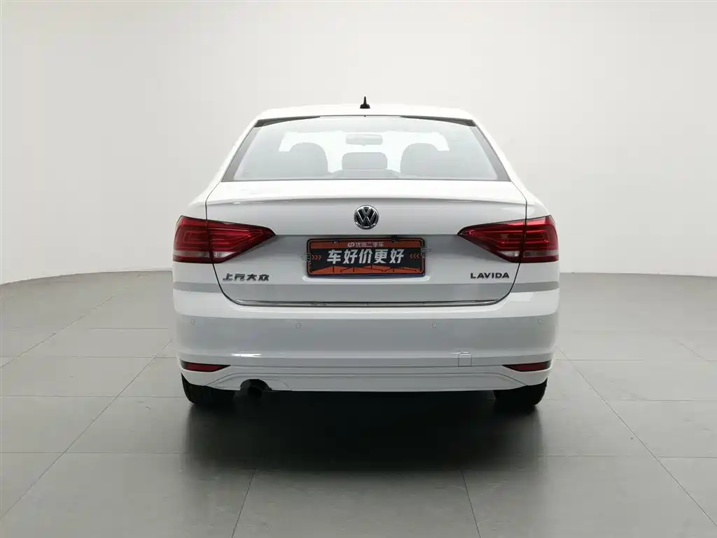Volkswagen Lavida 2017 1.6L Automatic Comfort Edition фото 4