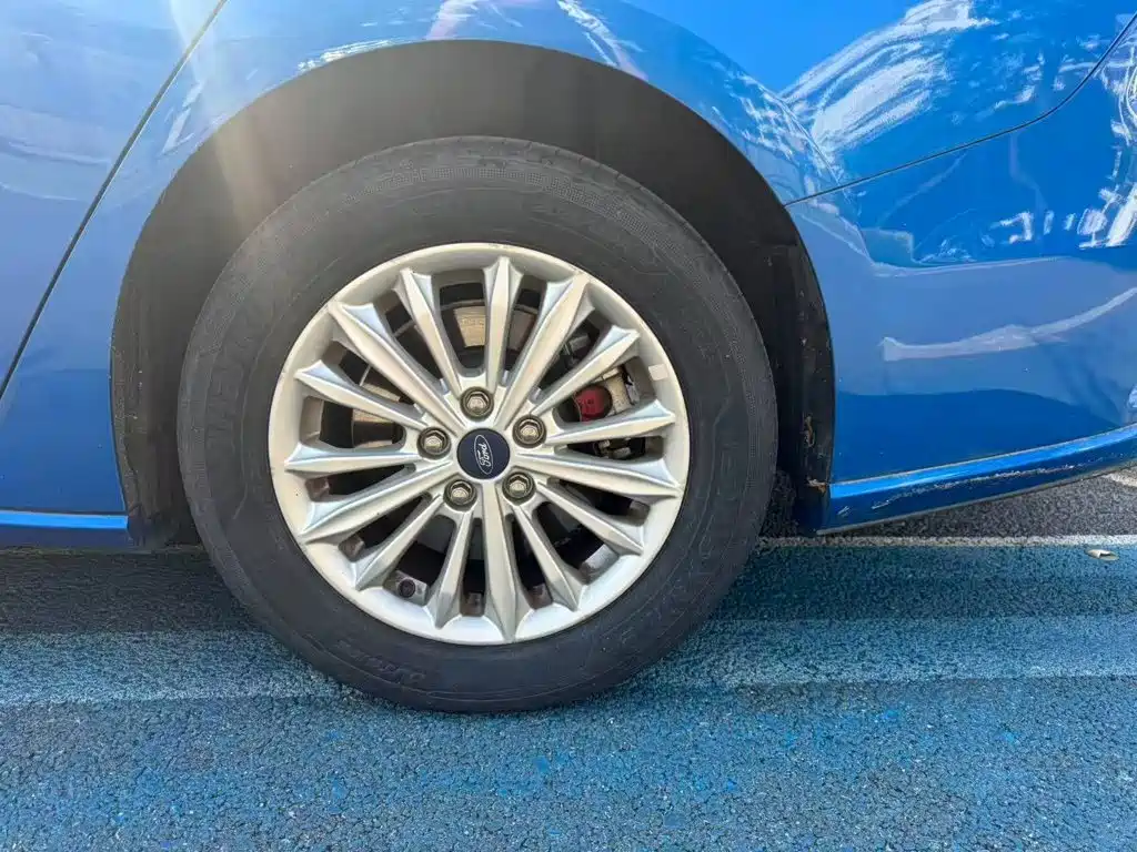 Фото 6 - Ford Focus
