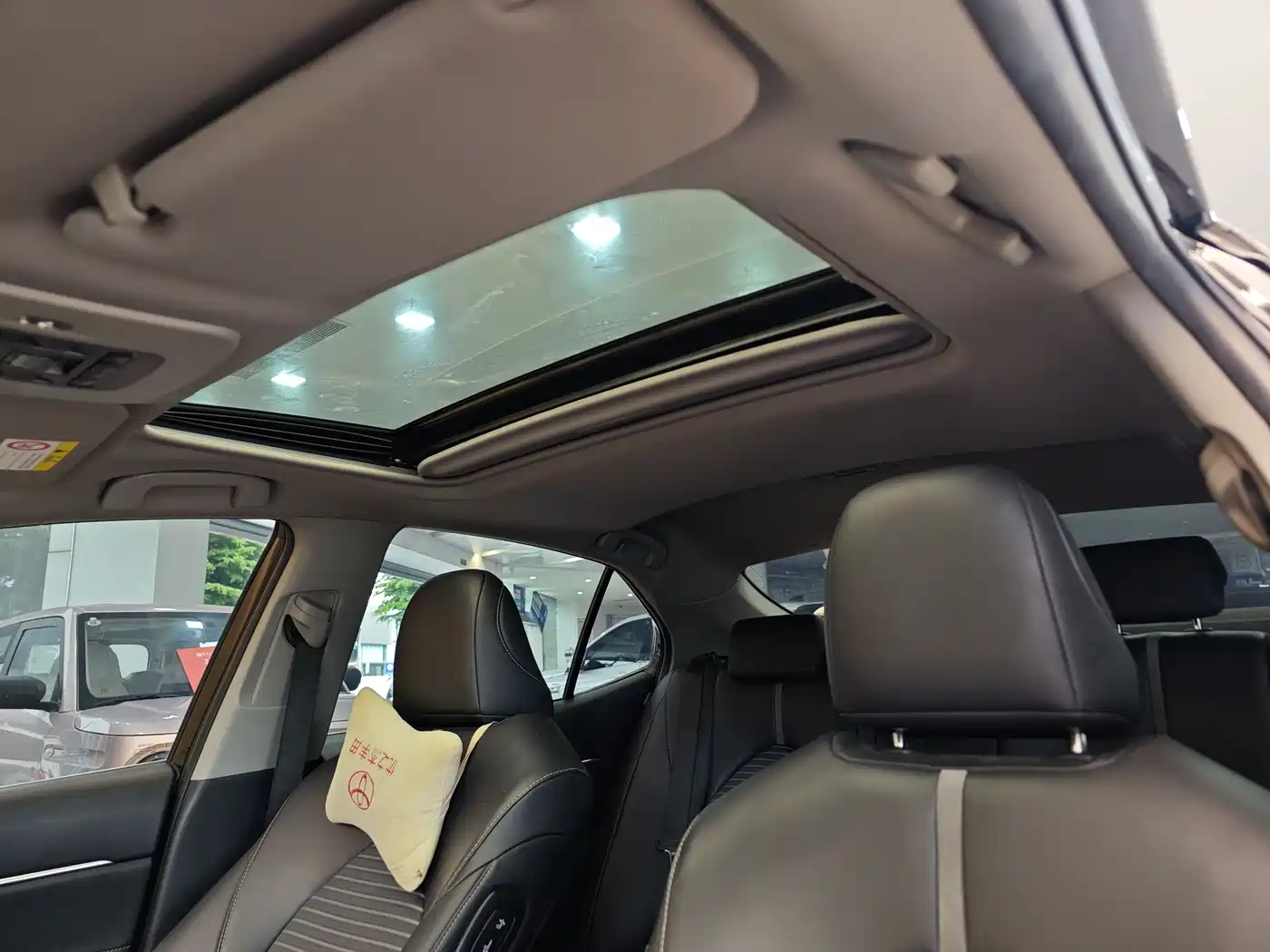 Toyota Camry 2022 2.0S Knight Edition фото 12