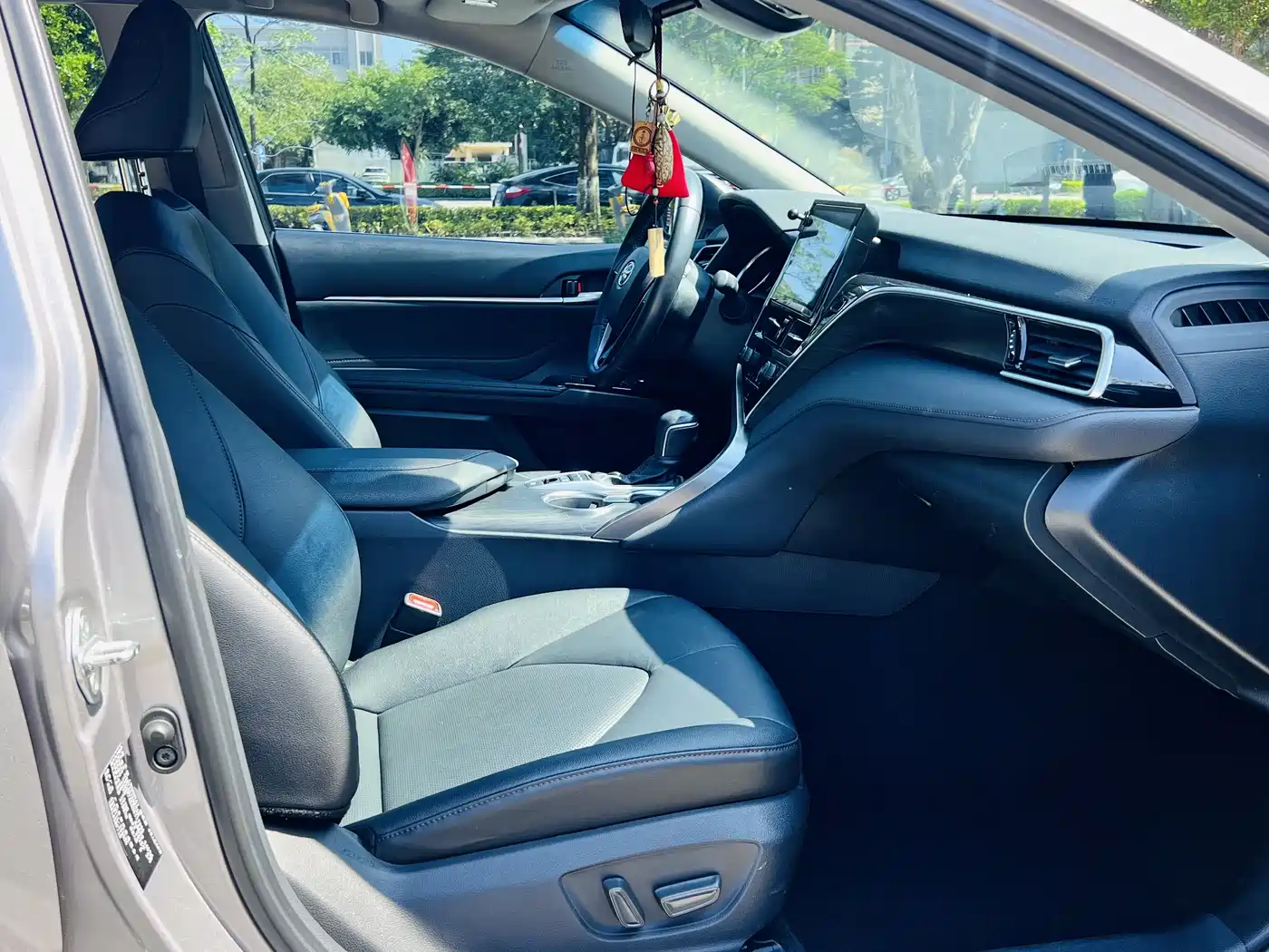 Toyota Camry 2021 Hybrid 2.5HGVP Leading Edition фото 11