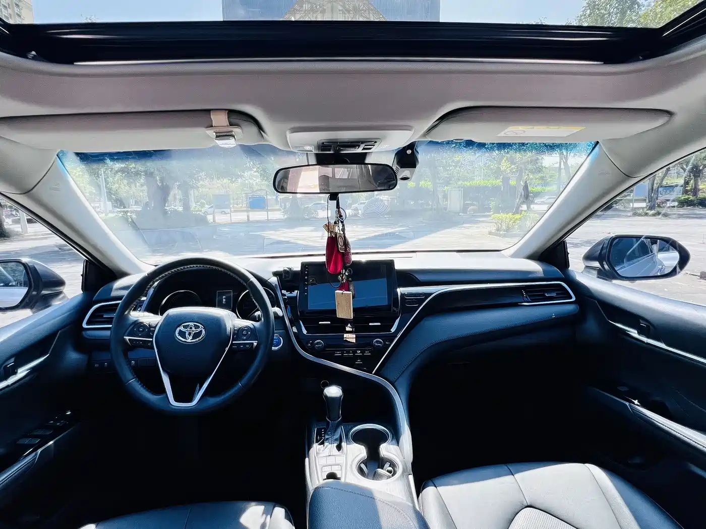 Toyota Camry 2021 Hybrid 2.5HGVP Leading Edition фото 15