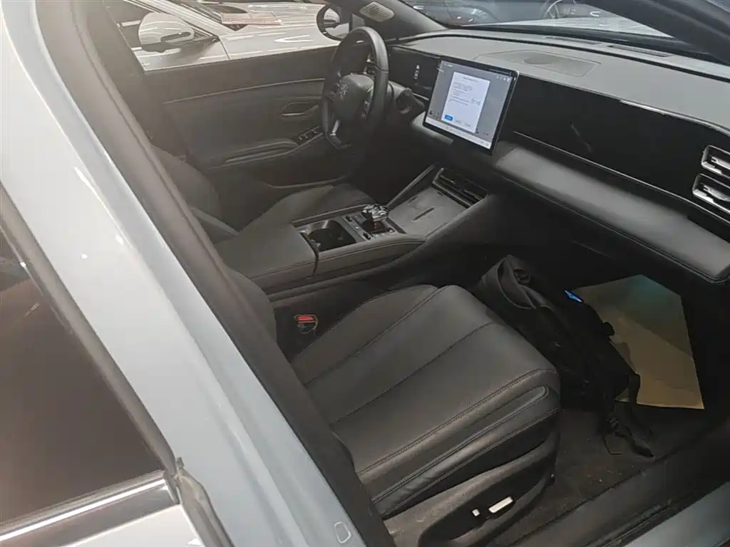 BYD Qin L 2025 DM-i Smart Drive Edition 120KM Surpassing фото 25