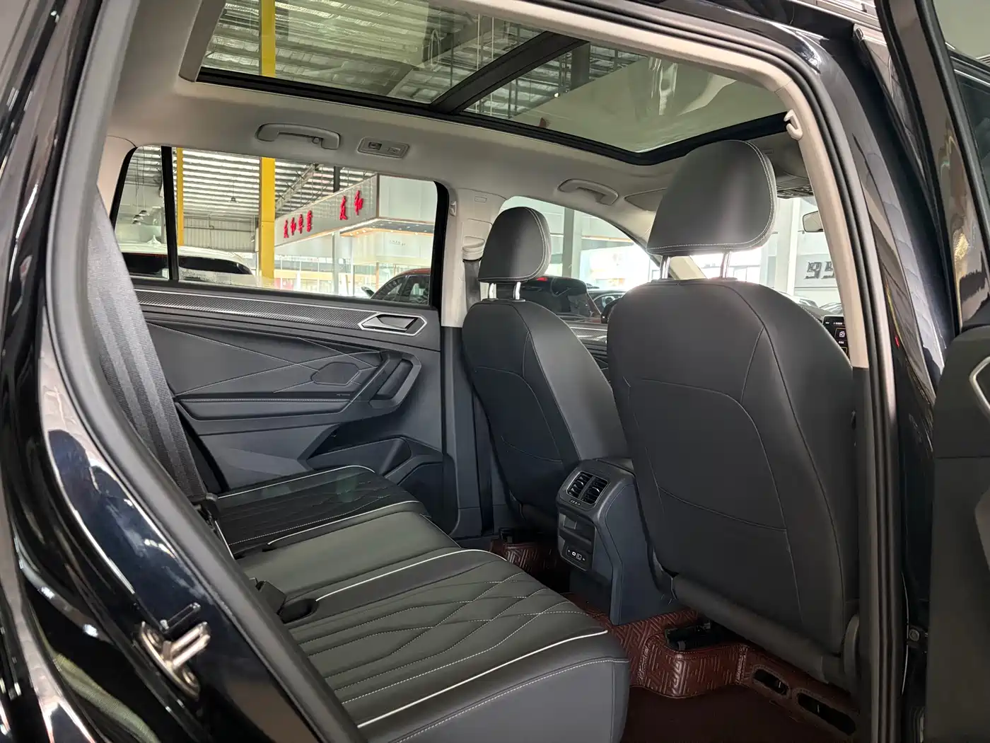 Volkswagen Tiguan L 2024 Outstanding 330TSI Auto 2WD R-Line Dragon Glory Edition фото 11