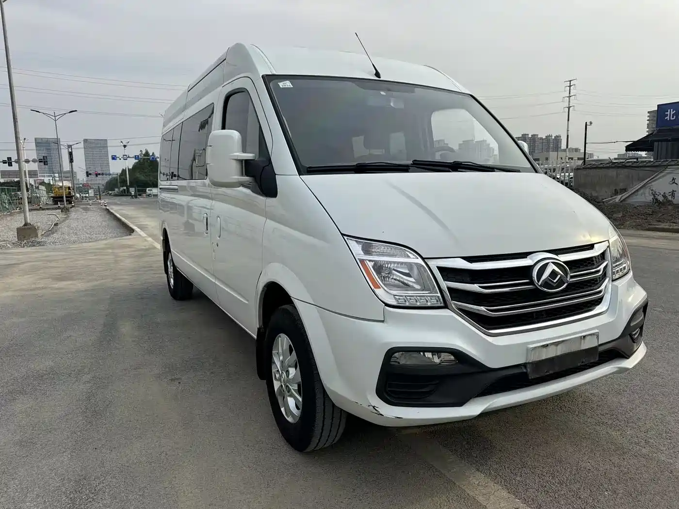 SAIC Maxus Xintu V80 2021 2.0T PLUS AMT Aoyun Long Wheelbase Medium Roof 6/7/8/9 Seater фото 2