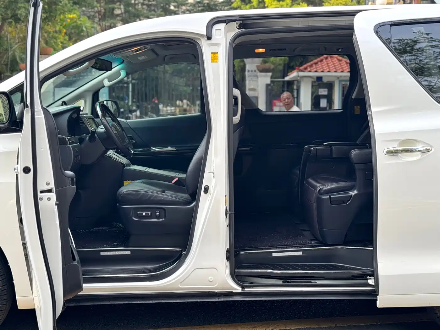 Toyota Alphard 2012 3.5L Premium Edition фото 14