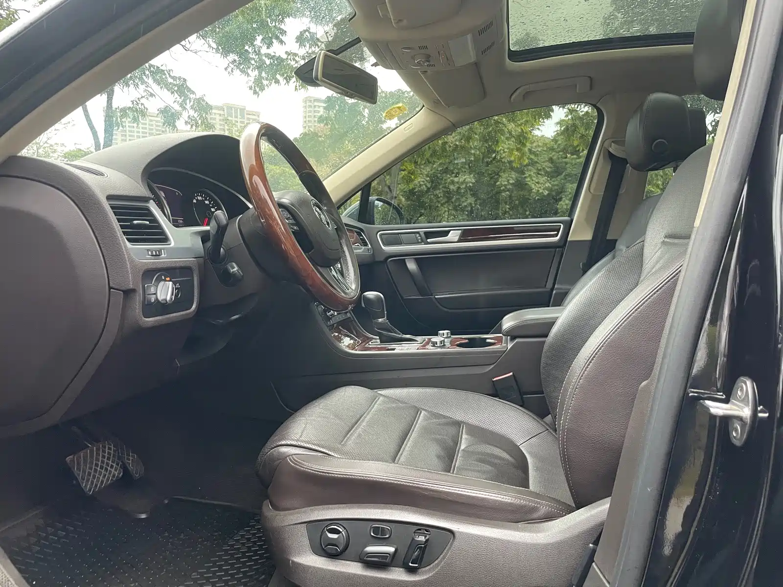 Фото 4 - Volkswagen Touareg