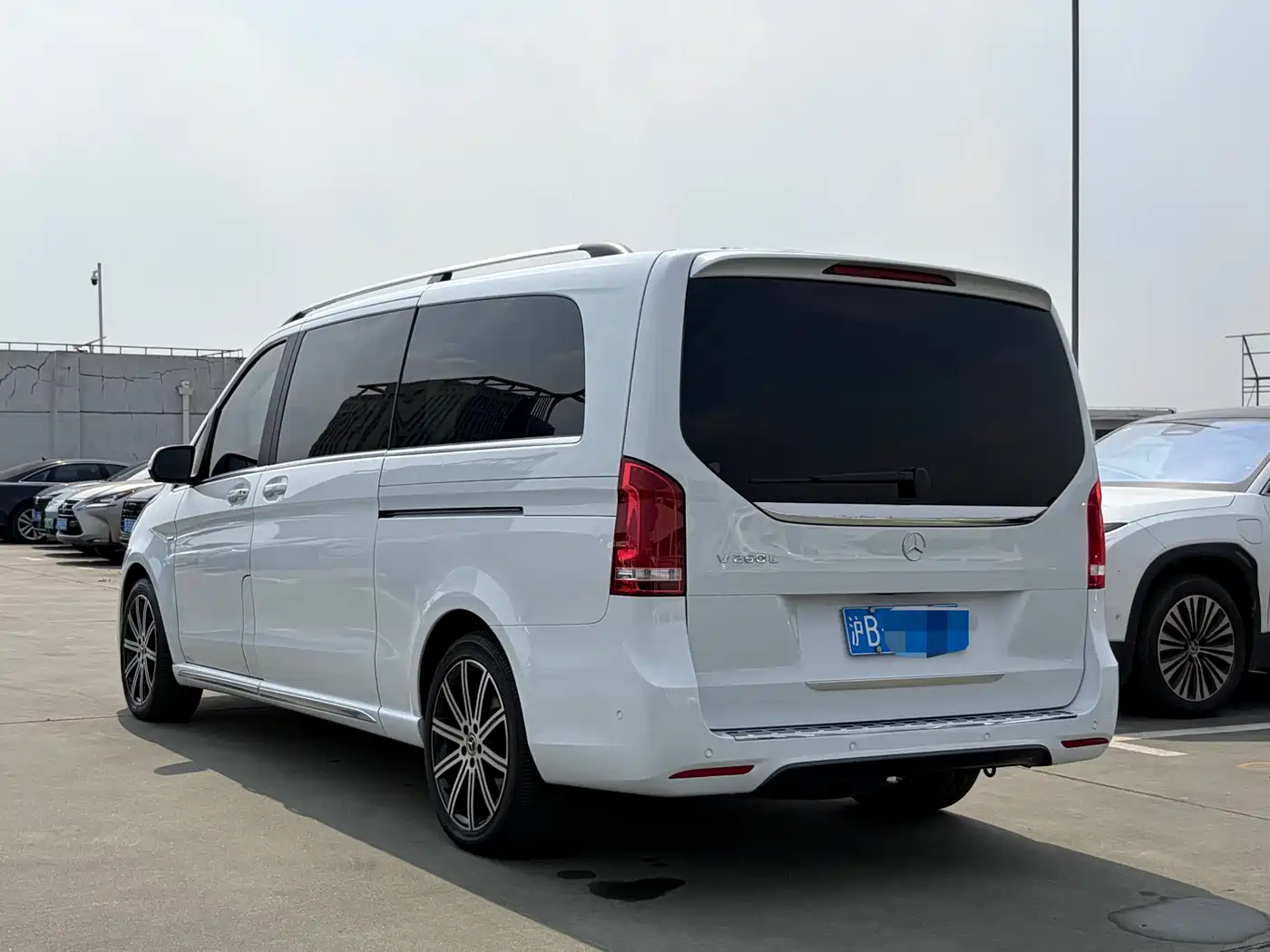 Mercedes-Benz V-Class 2021 V 260 L Long Wheelbase Luxury Edition фото 6