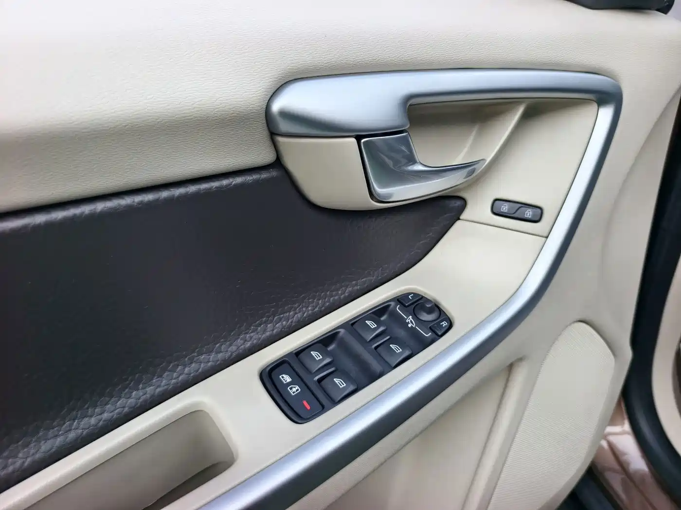Volvo XC60 (Import) 2011 2011 2.0T Elegance Edition