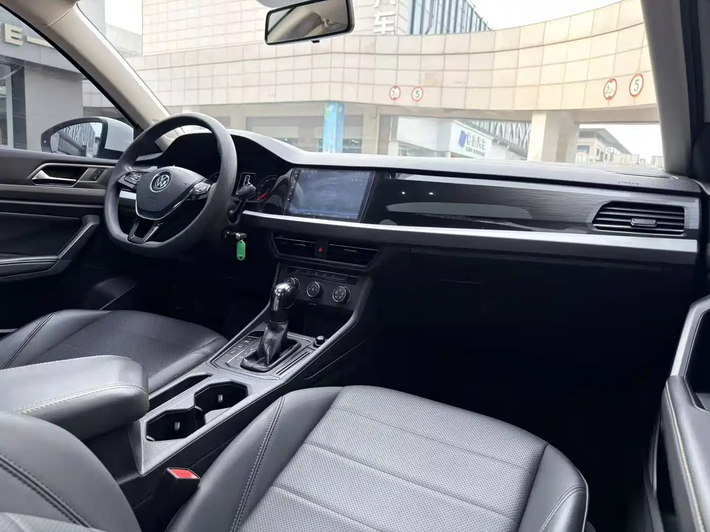 Volkswagen Lavida 2021 1.5L Auto Comfort Edition фото 8
