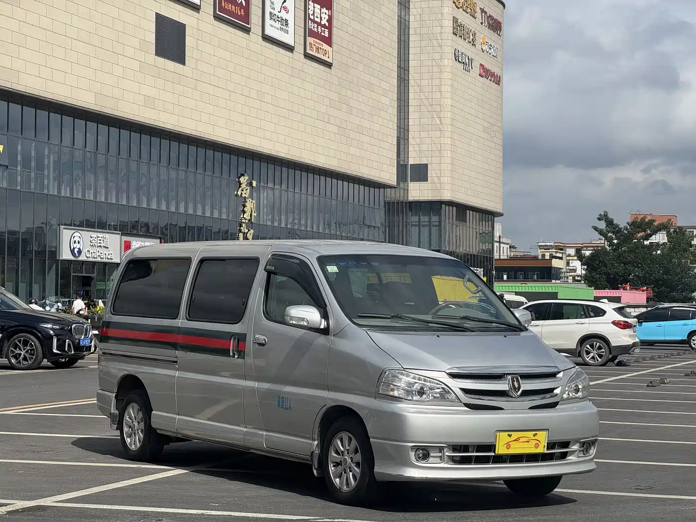 Jinbei Grace 2010 2010 2.7L-3rd Gen Imperial Luxury Long Wheelbase 11-seater 2TR