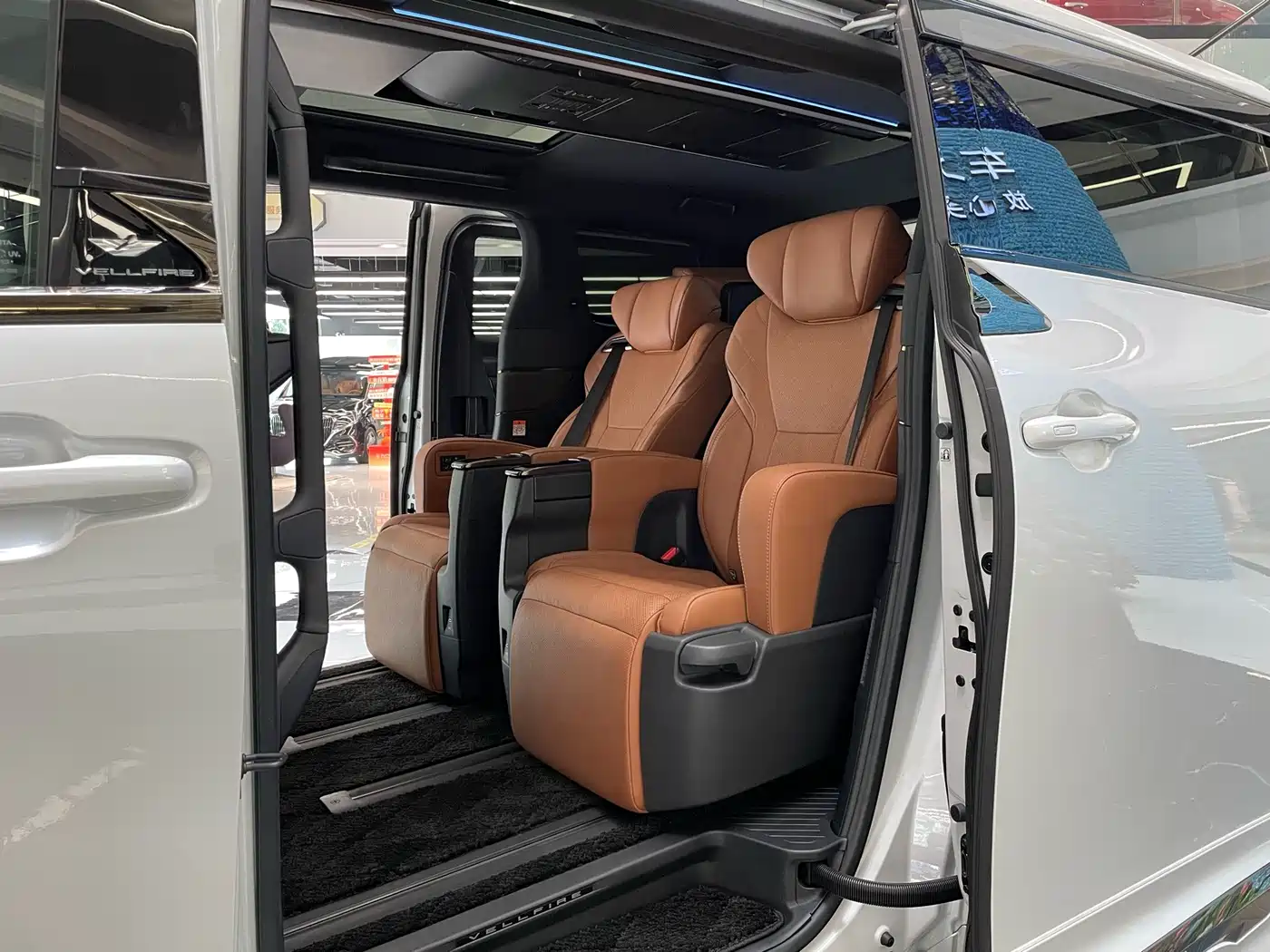 Toyota Vellfire 2026 2024 Crown Hybrid 2.5L Executive Premium Edition