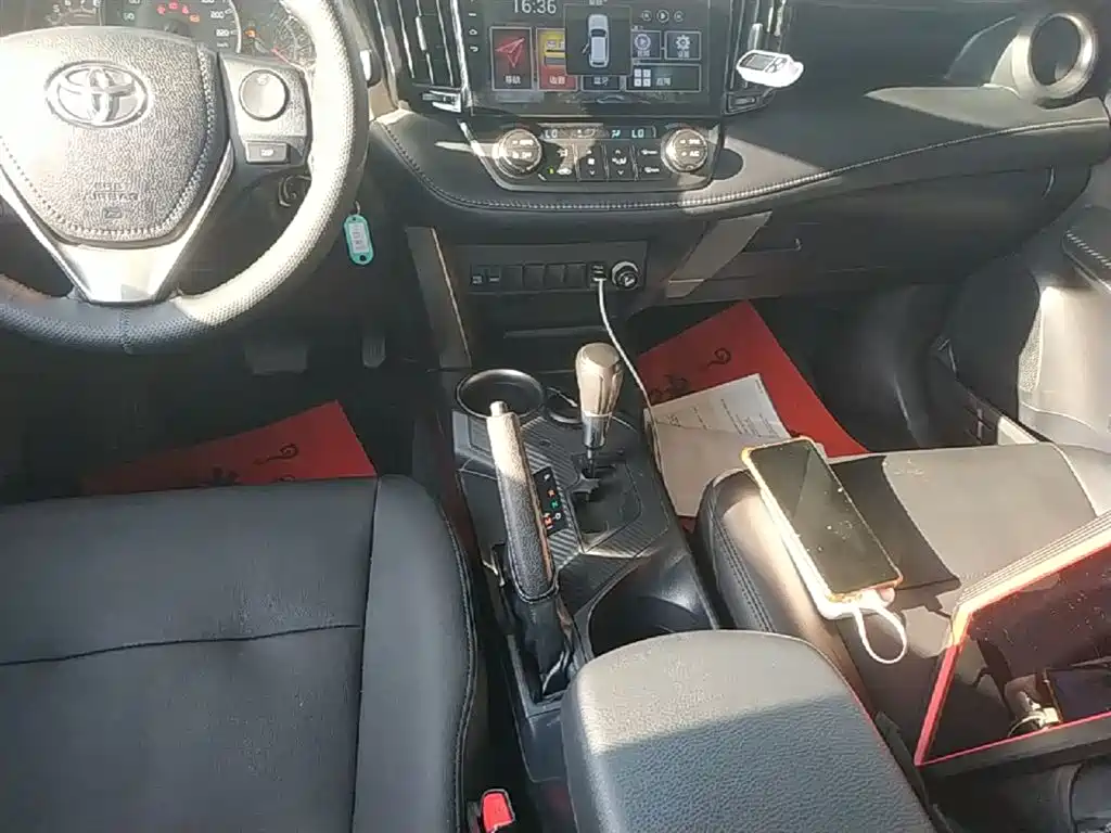 Toyota RAV4 Rongfang 2015 2.0L CVT 2WD Trend Edition фото 14