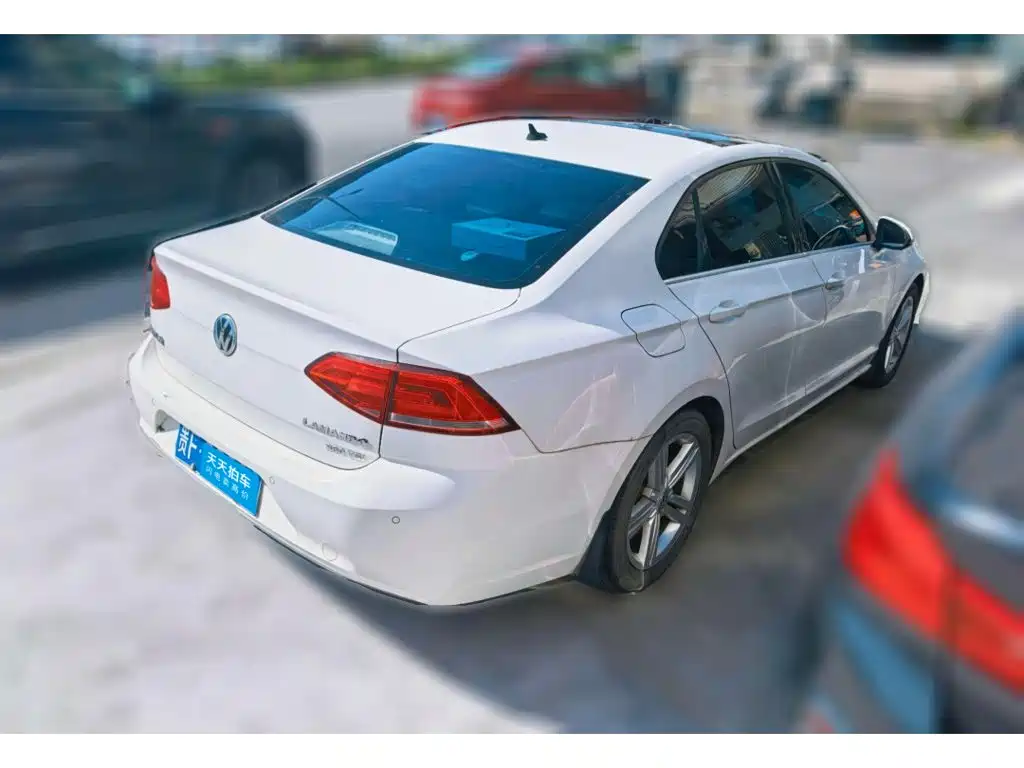 Photo 2 - Volkswagen Lamando