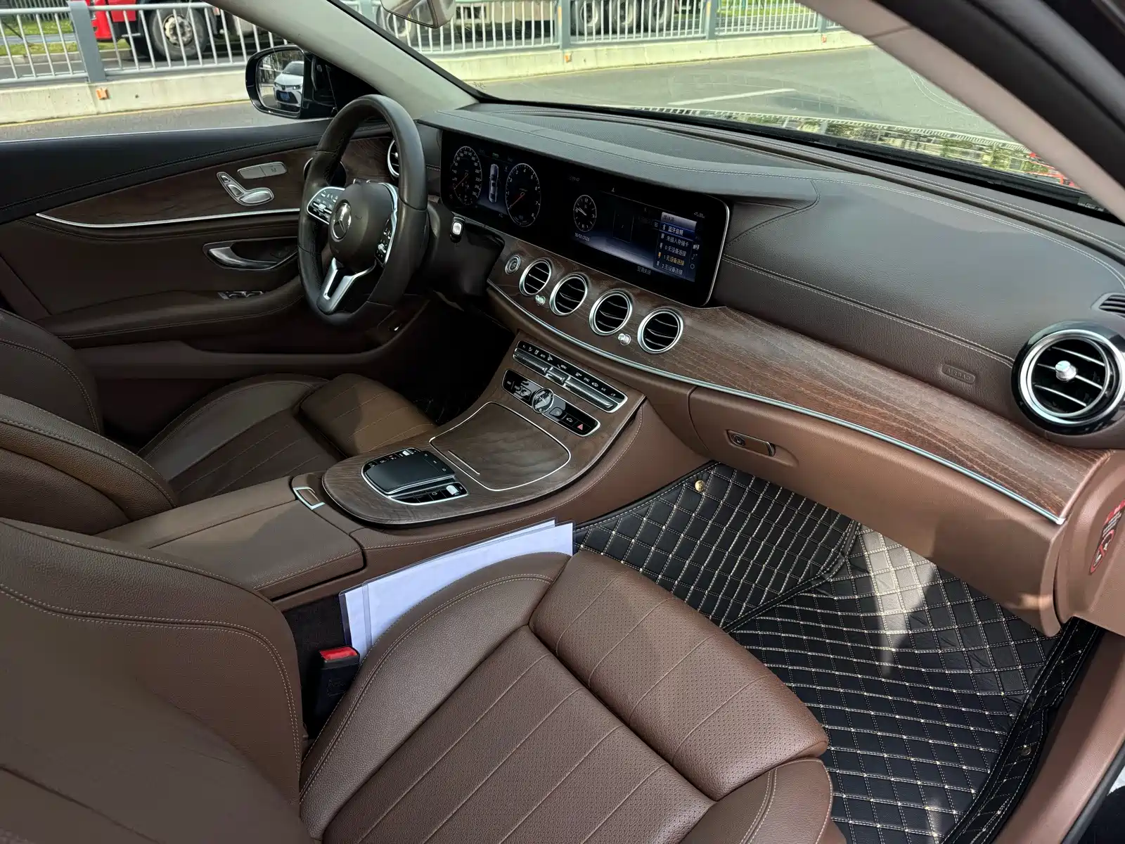 Фото 7 - Mercedes-Benz E-Class