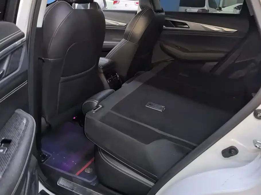 Photo 11 - Changan CS85