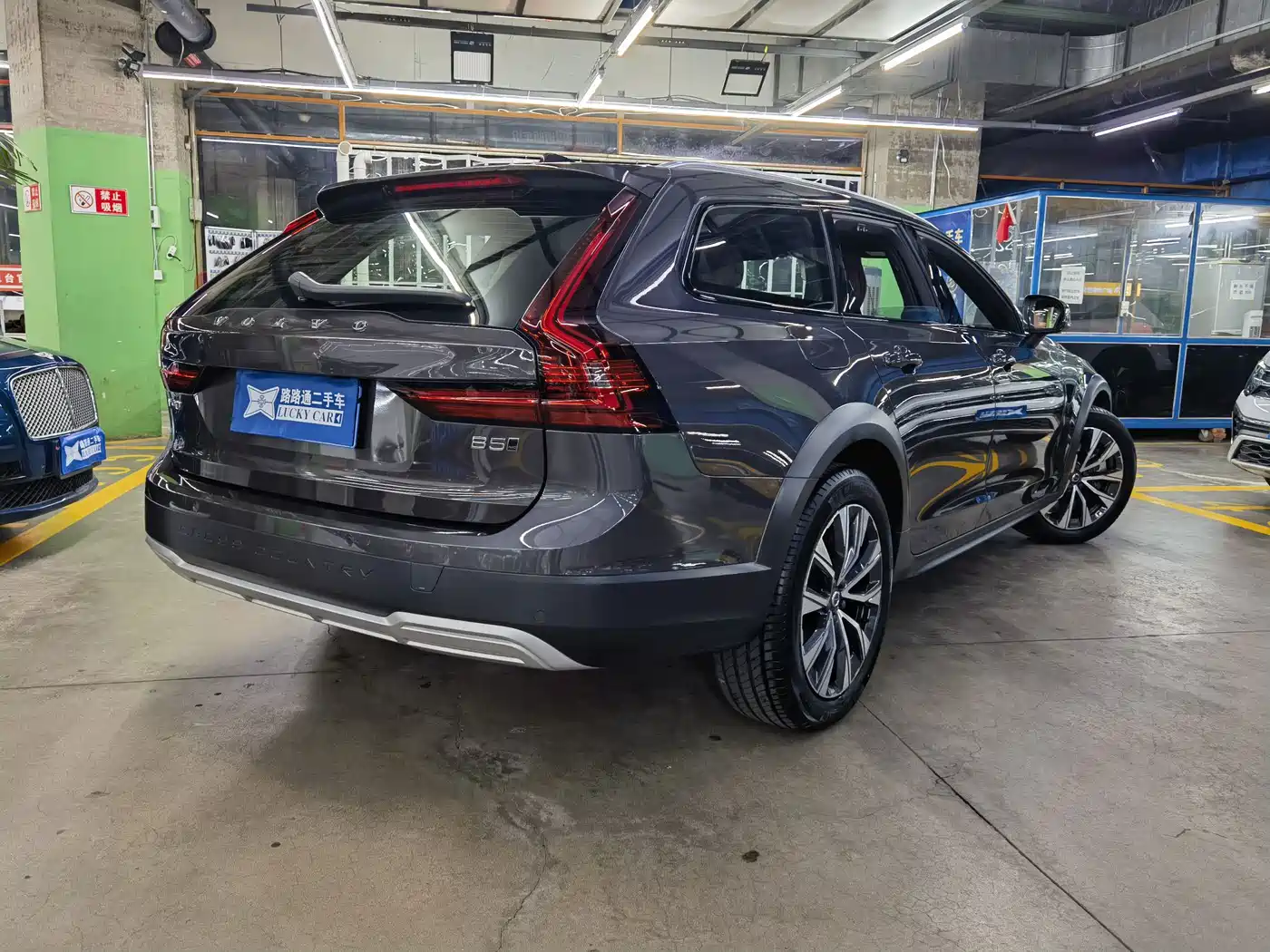 Volvo V90 2025 2024 Cross Country B5 AWD Wisdom Edition
