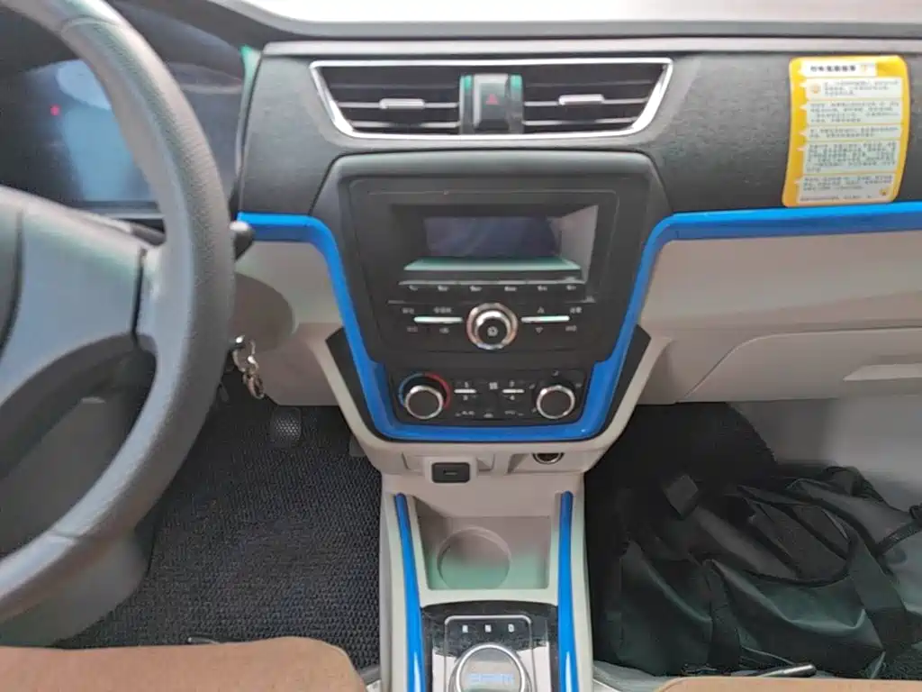 SRM Xinyuan Good Luck 2024 2023 Standard Passenger Vehicle