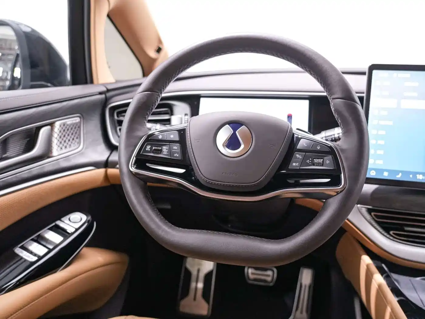 Denza D9 2025 2025 DM-i Smart Drive Edition 1020 AWD Luxury