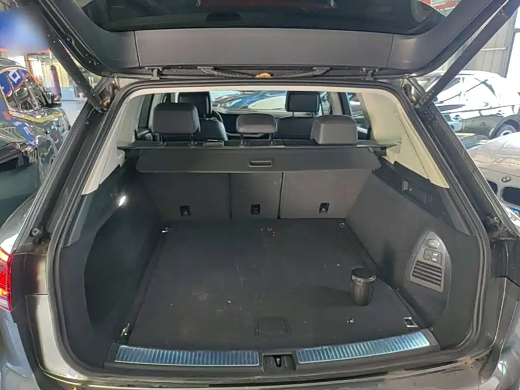 Фото 19 - Volkswagen Touareg