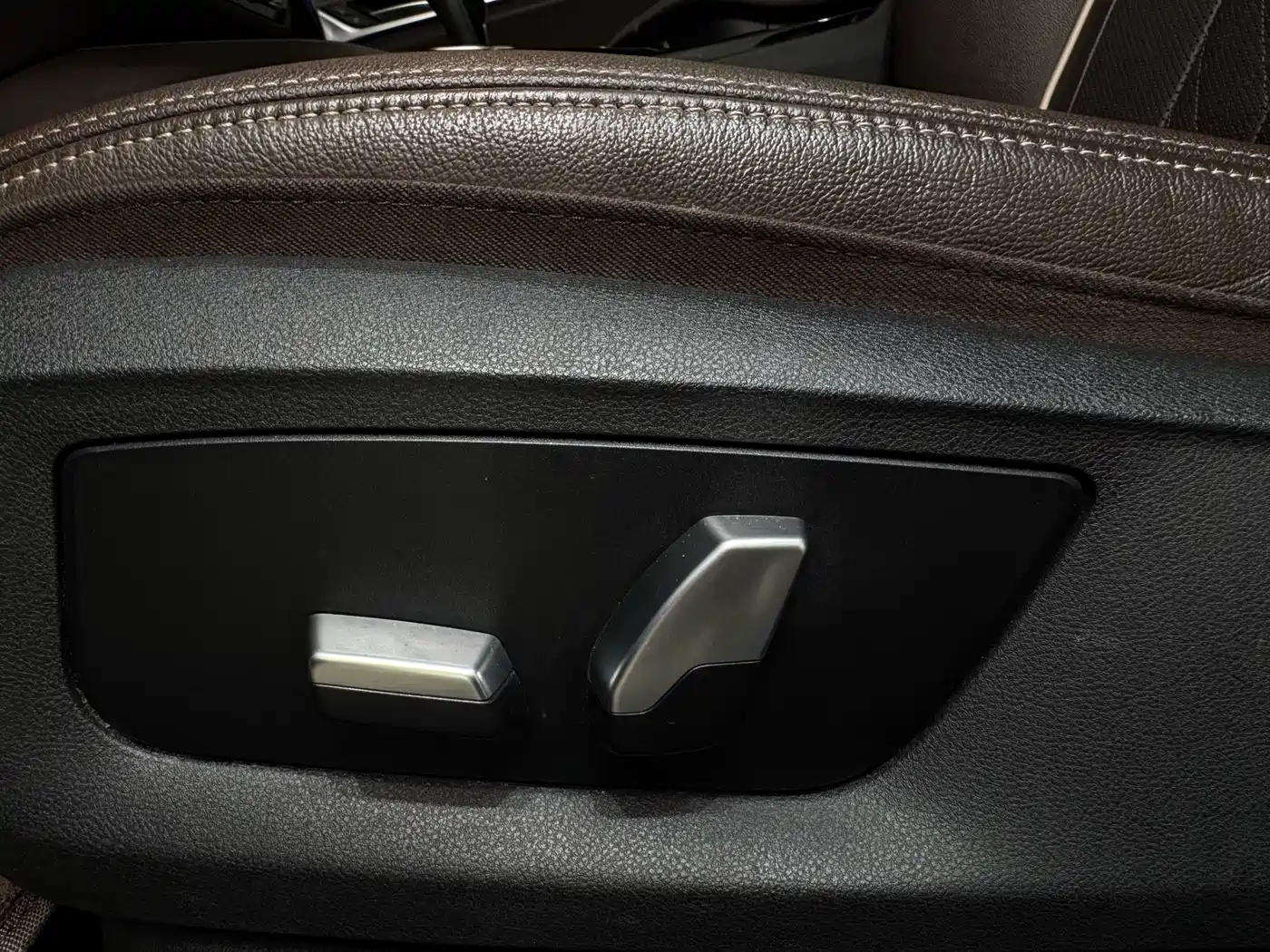 BMW 5 Series 2021 530Li Leading Luxury Package фото 14