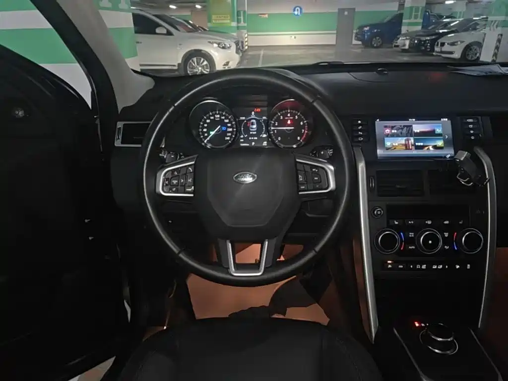 Land Rover Discovery Sport 2017 2.0T HSE фото 11