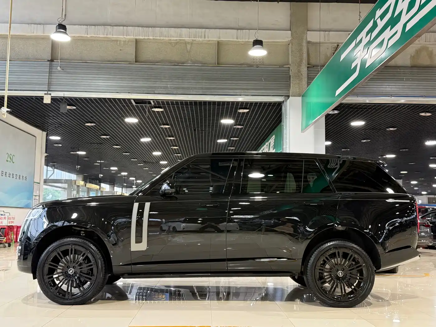 Land Rover Range Rover 2025 2025 3.0 L6 400PS Flourishing Era Extended Wheelbase