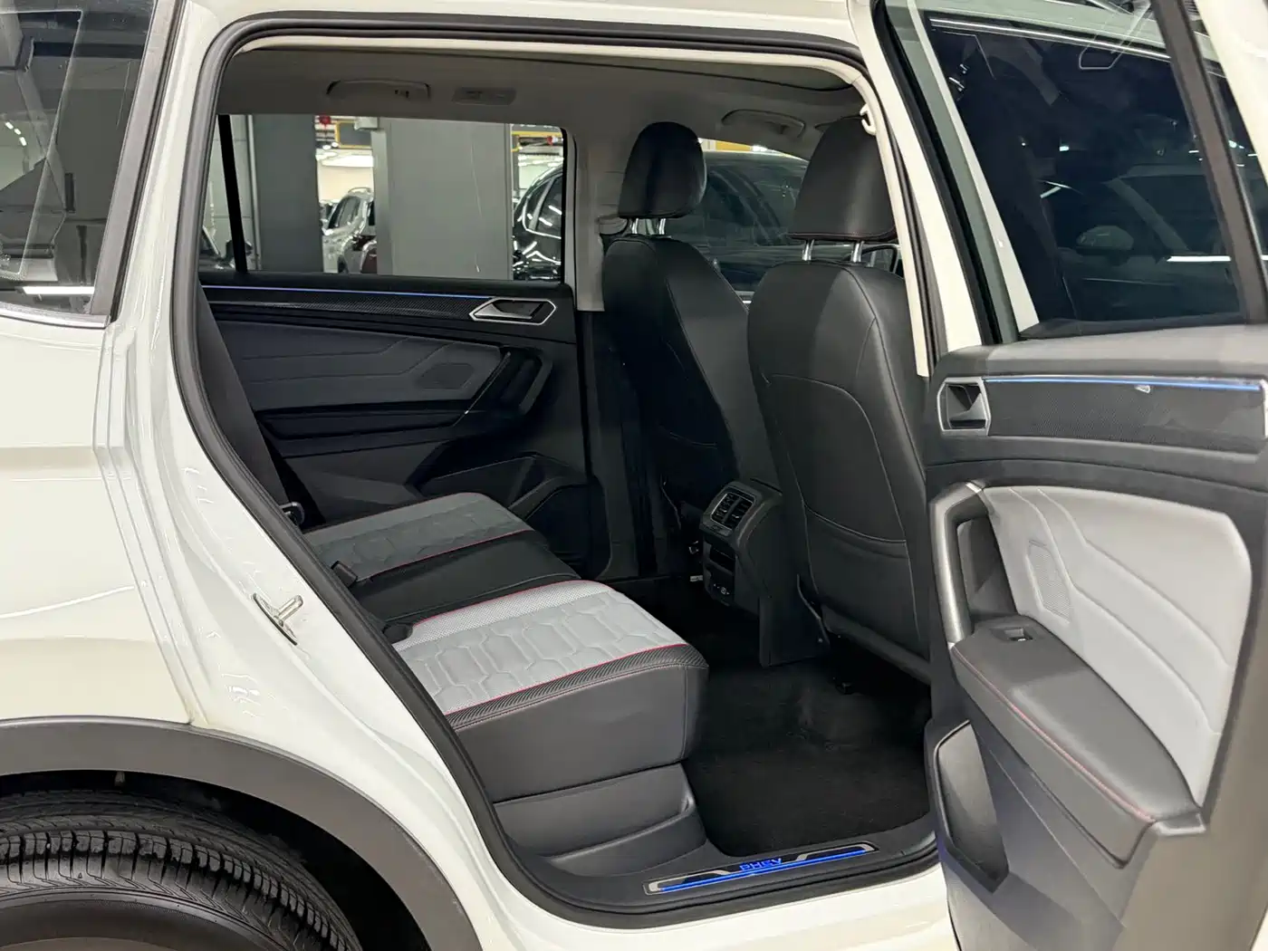 Volkswagen Tiguan L PHEV 2022 430PHEV Plug-in Hybrid Flagship Edition фото 14